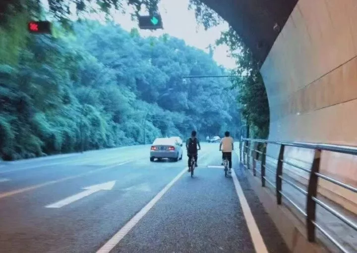 小伙教骑自行车,9.9元包教包会,第二天就接到单了