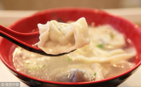 ▲▼馄饨,云吞,扁食,小吃,水饺,小吃店,美食,排队,晚餐,中餐,点心。 (图/CFP)