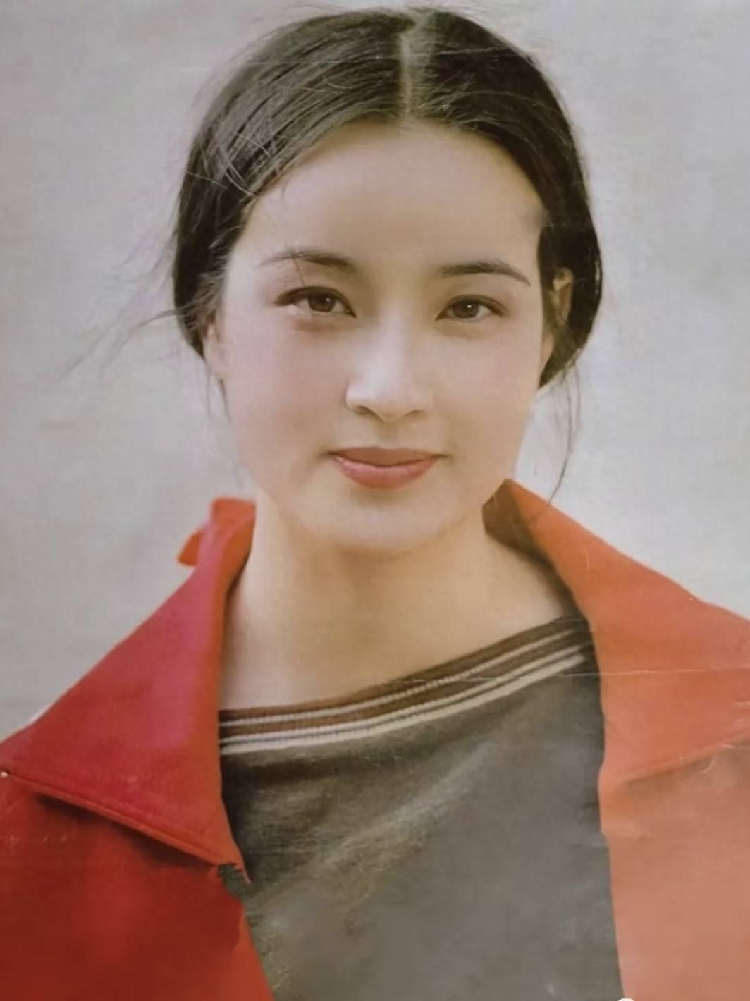 刘晓庆算不算顶级大美人？看看她和林青霞王祖贤龚雪的合照吧