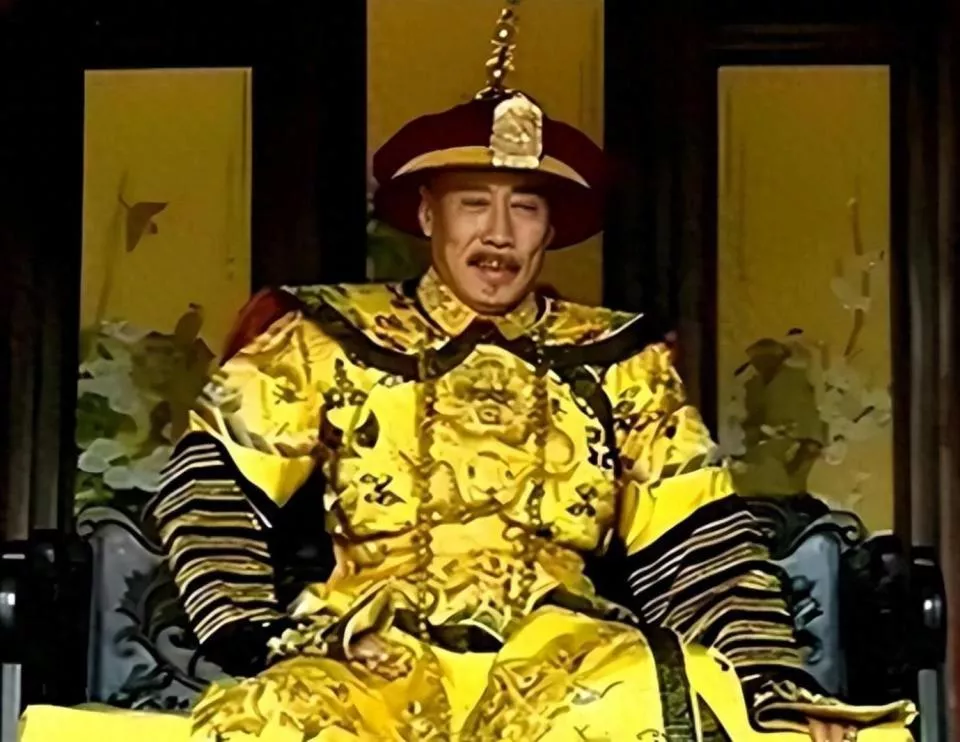 90岁焦晃近况:穿纸尿裤,1天5包烟,与小30岁娇妻住顶楼老破小