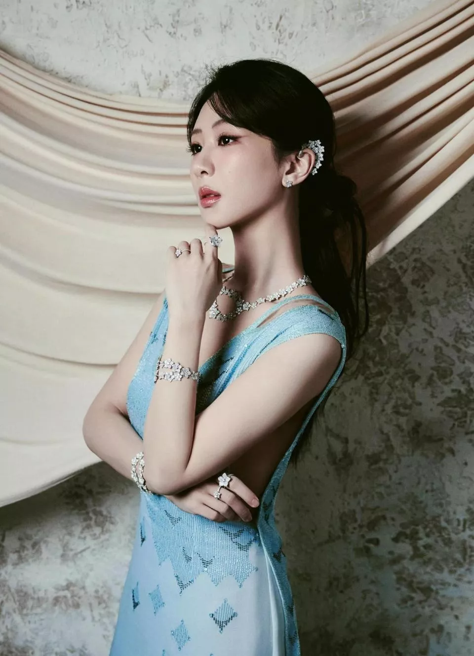 杨紫自曝两年无休：30岁想停一停，拍完这部先歇了