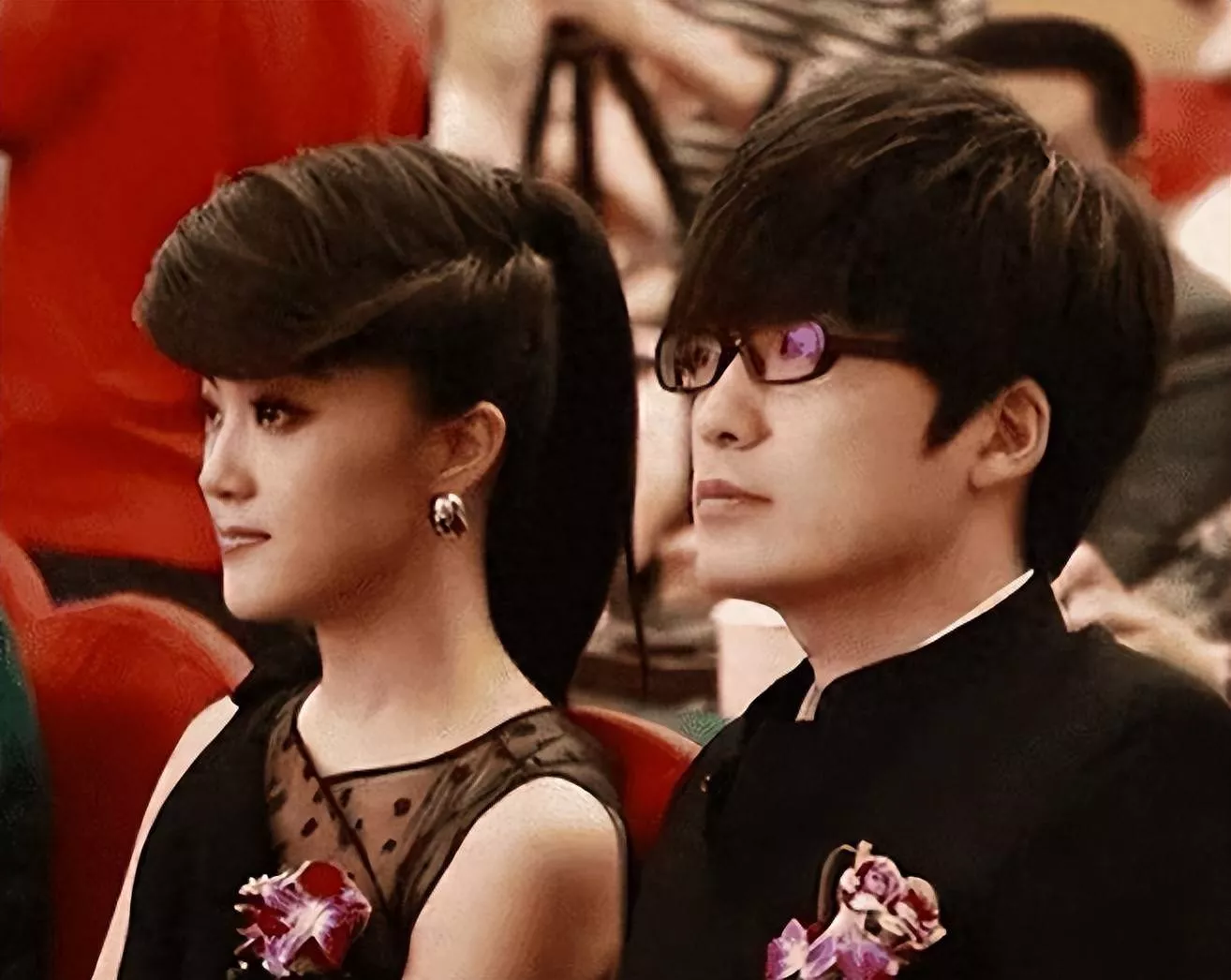 玖月奇迹离婚7年,王小玮近况曝光,43岁无婚无育,发福显老