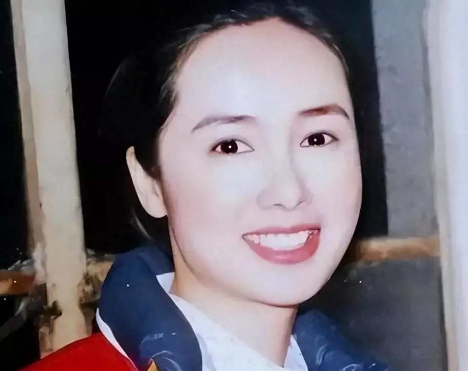 60岁蒋雯丽近照曝光：昔日女神素颜瘦削定居英国