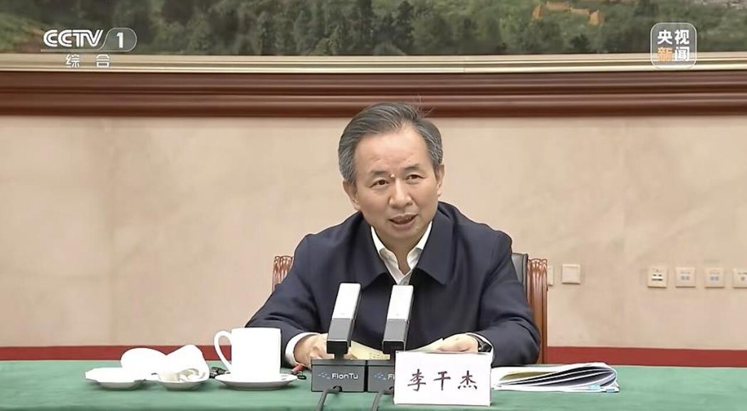 中共统战部部长李干杰在云南考持期间主持召开座谈会,围绕系统推进我国宗教中国化、加... 中共统战部部长李干杰在云南考持期间主持召开座谈会,围绕系统推进我国宗教中国化、加...
