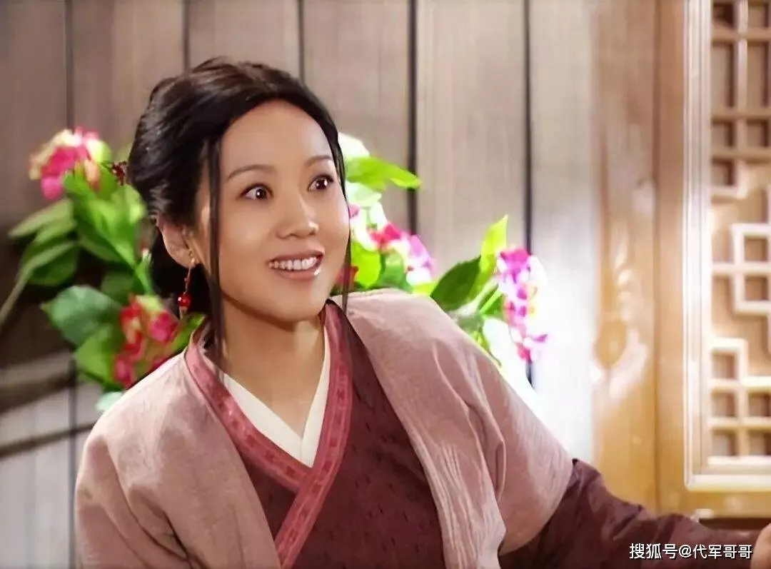 闫妮近况:与前夫离婚22年还是单身,如今28岁女儿比她漂亮