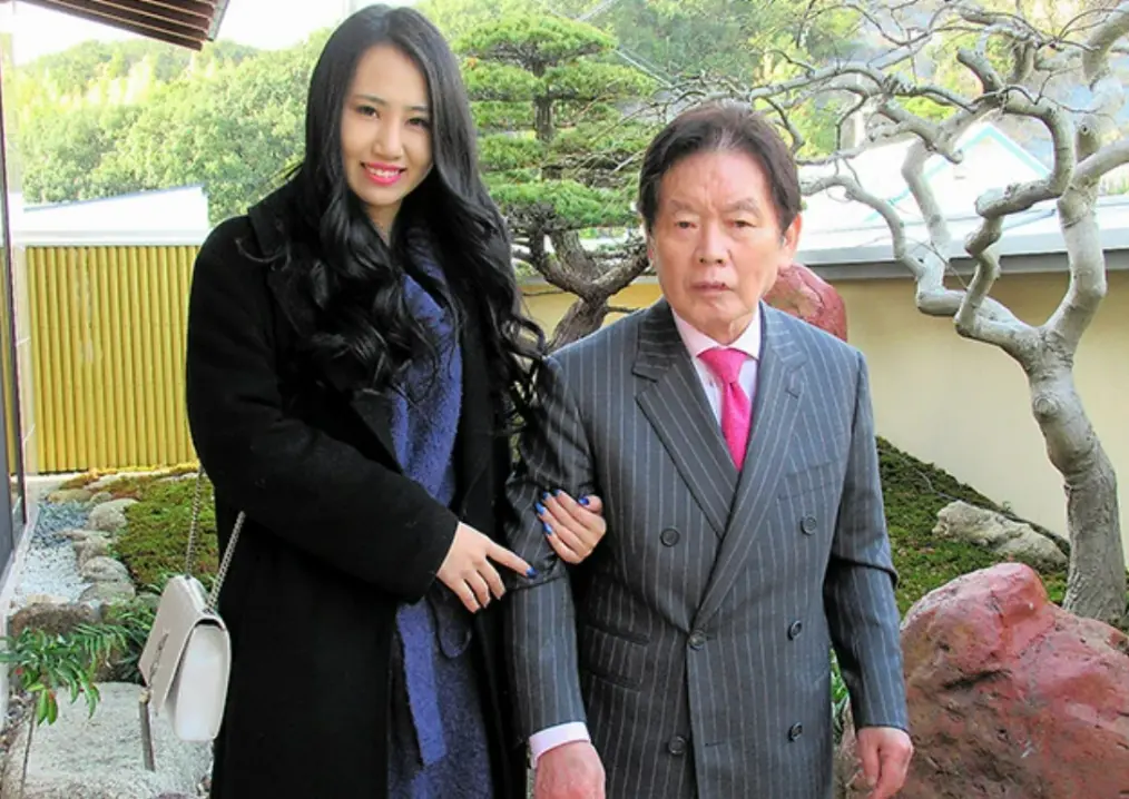 22岁女涉嫌毒杀7旬丈夫 二审无罪 或继承巨额遗产