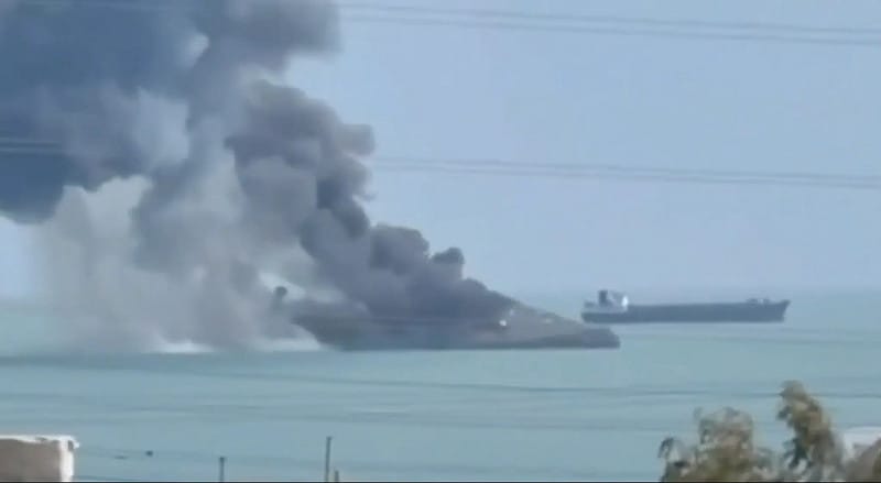 荷姆茲海峽上的多艘船隻遭美軍攻擊。 圖:社群媒體圖片