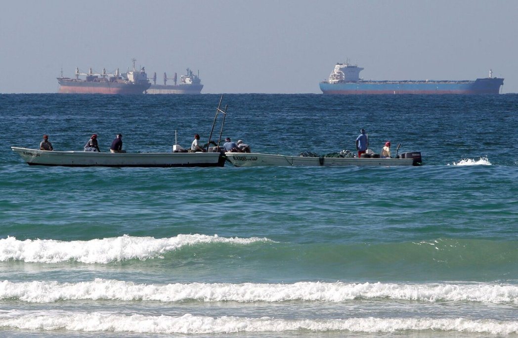 伊朗外长阿拉奇24日与中共外长王毅通电话,陆方通稿指出,伊方强调荷莫兹海峡对所有... 伊朗外长阿拉奇24日与中共外长王毅通电话,陆方通稿指出,伊方强调荷莫兹海峡对所有...