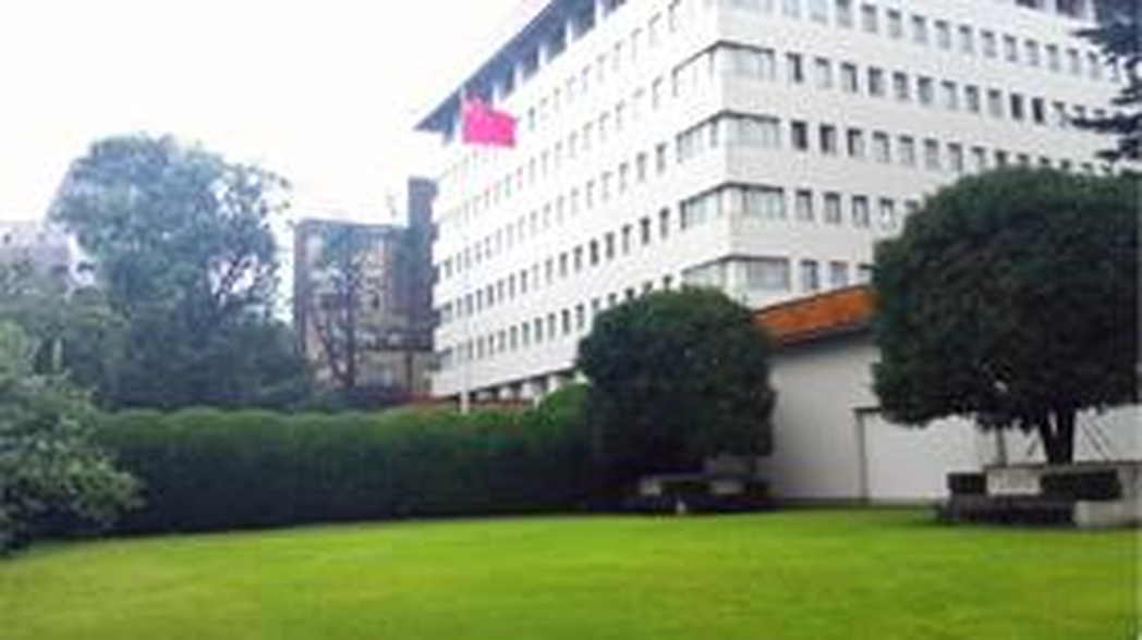 中国驻日本大使馆24日上午遭一名日本陆上自卫队年仅23岁的三等陆尉村田晃大强行闯... 中国驻日本大使馆24日上午遭一名日本陆上自卫队年仅23岁的三等陆尉村田晃大强行闯...