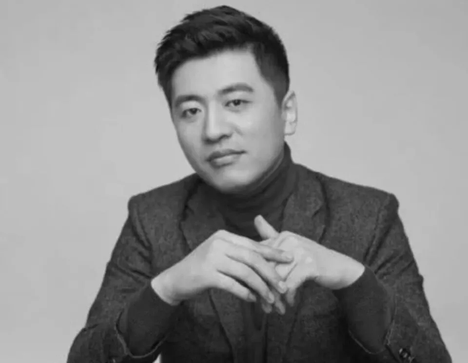 众星悼念张雪峰,朱伟长文看哭网友!猝逝前直播画面竟成最后影像