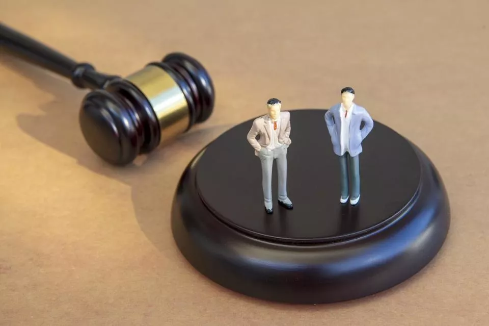 男子醉酒在医院摔倒死亡，医院赔75万