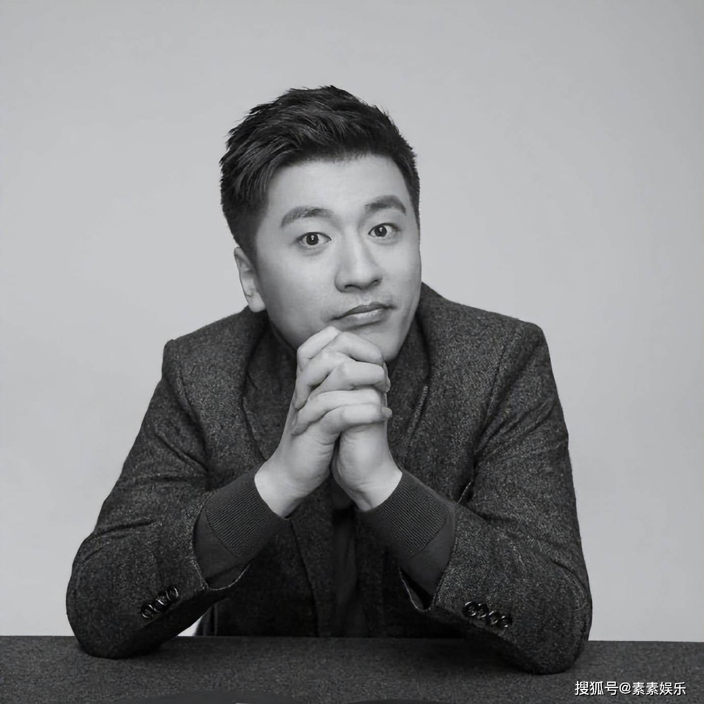 张雪峰离世：留给11岁女儿上亿遗产 妻子父母泪别