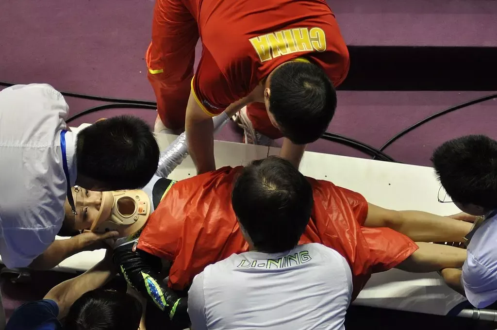 吴柳芳于2012年奥运选拔赛受伤 图/视觉中国