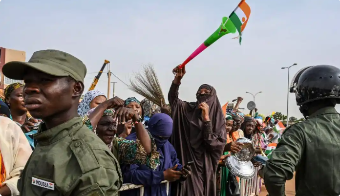 尼日当局认为这些中国高管无视去年8 月通过的法令,该法令旨在确保尼日人民能真正从国家资源中受益。 图:翻摄自百度