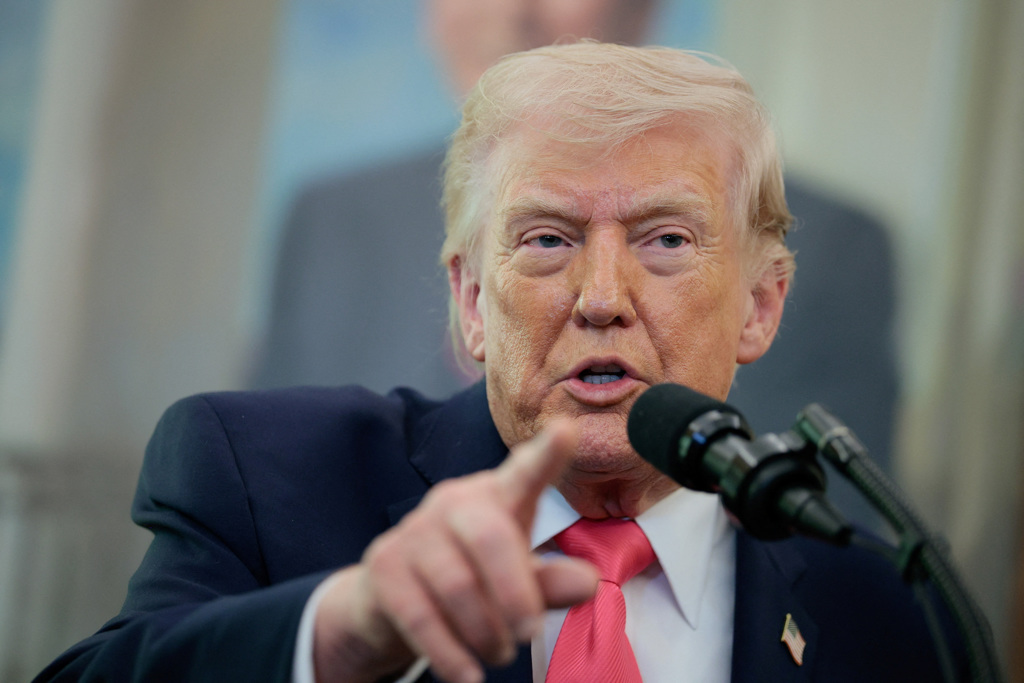 美國總統川普24日在白宮露面。(路透)