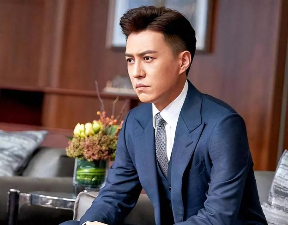 她26岁成双料影后,二婚靳东生两子,今48岁美得自信从容