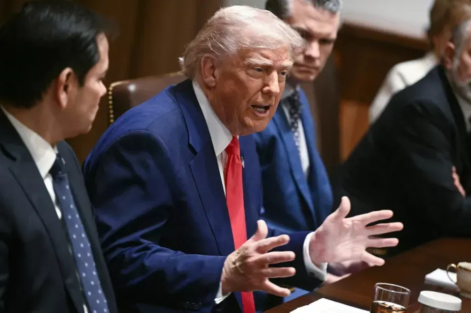 特朗普再批北约是纸老虎：英国航母就像玩具