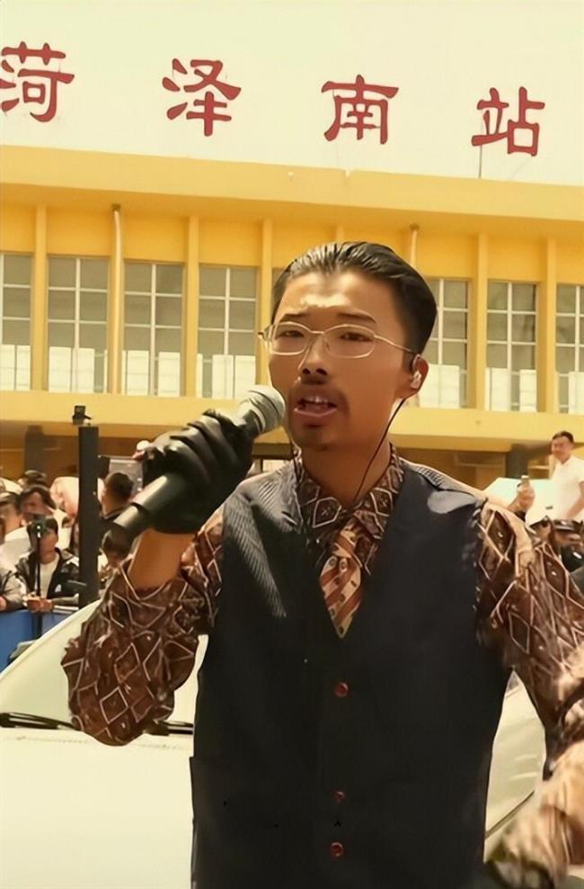 曾日涨百万，一夜爆红的郭有才，如今怎样了