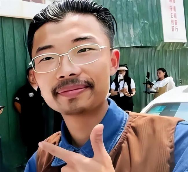 曾日涨百万，一夜爆红的郭有才，如今怎样了