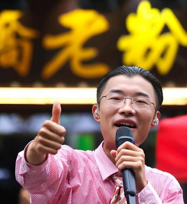 曾日涨百万，一夜爆红的郭有才，如今怎样了