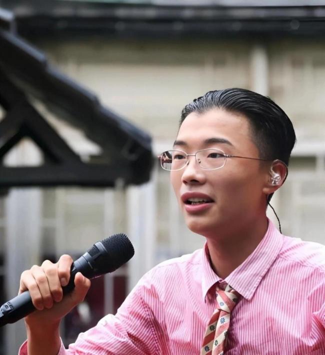 曾日涨百万，一夜爆红的郭有才，如今怎样了