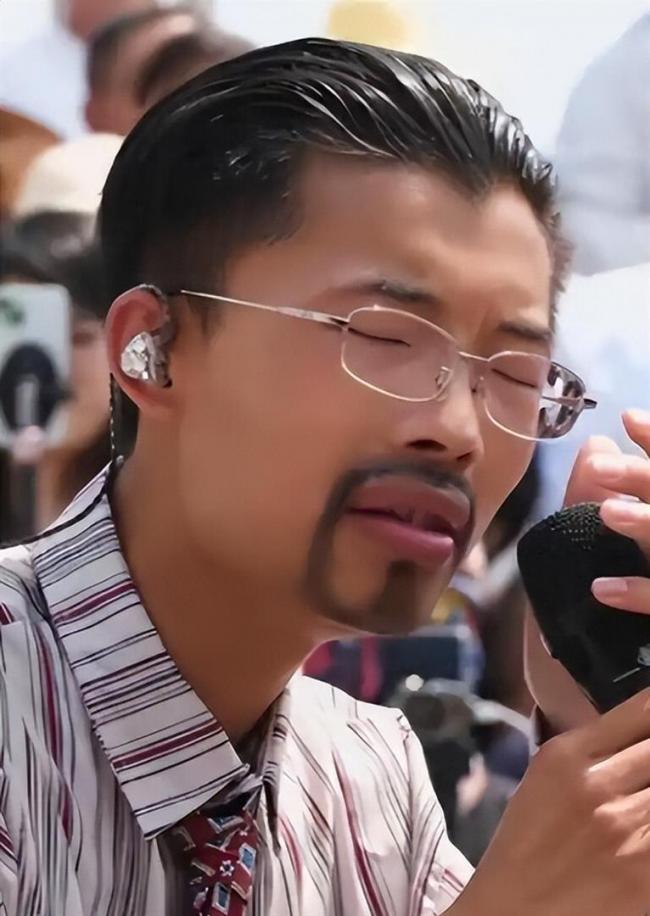 曾日涨百万，一夜爆红的郭有才，如今怎样了