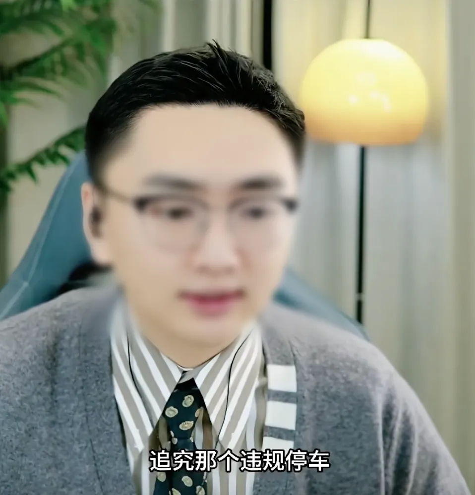 全网刷屏：亲妈霸占消防通道，儿子被烧死