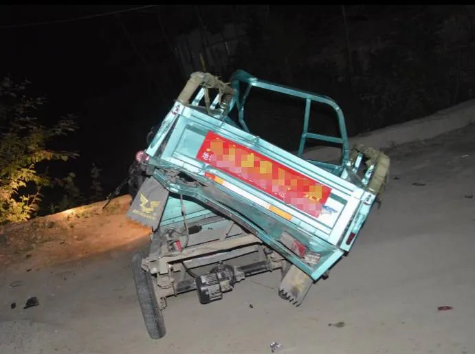 全网刷屏：亲妈霸占消防通道，儿子被烧死