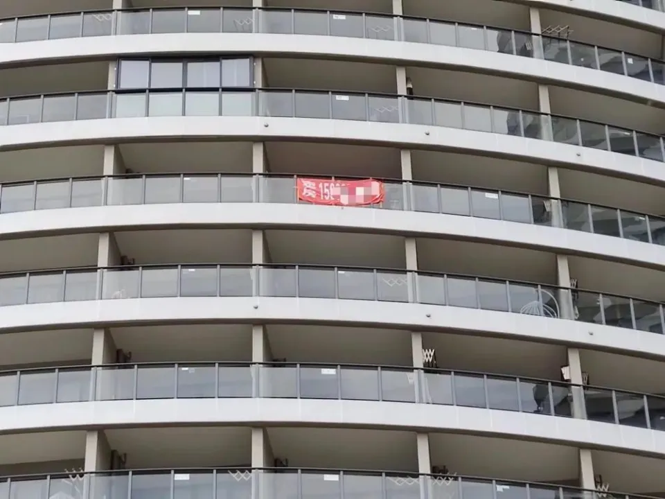 房价暴跌的惠州，要成中产的“迪拜平替”