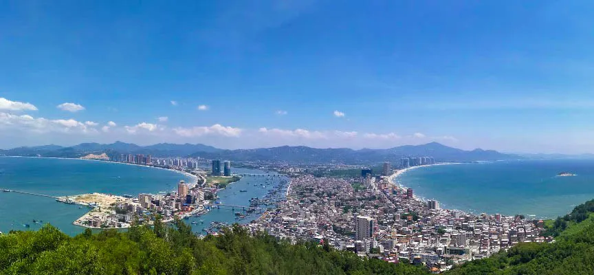 房价暴跌的惠州，要成中产的“迪拜平替”