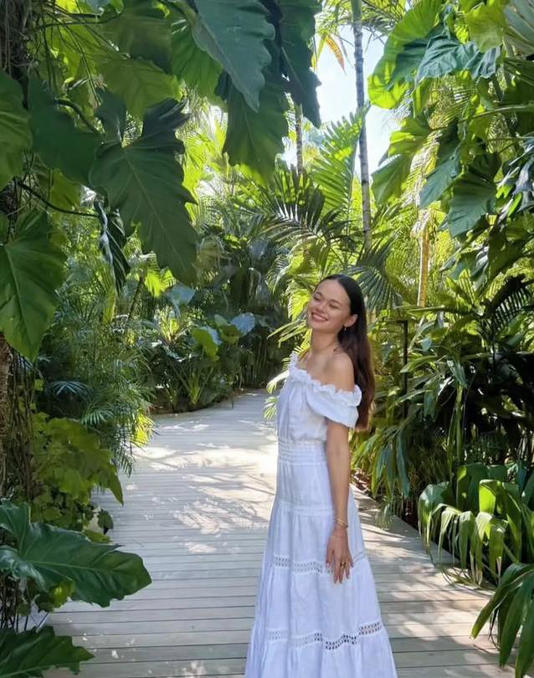 邓文迪长女耶鲁毕业照曝光,男友竟是家族早已认可的对象?