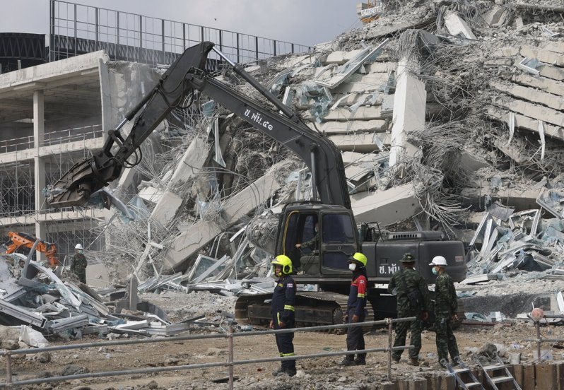 缅甸3月28日发生里氏规模8.2强震,泰国曼谷大楼跟着倒塌,至今已届满一年。 欧新社 欧洲新闻图片社