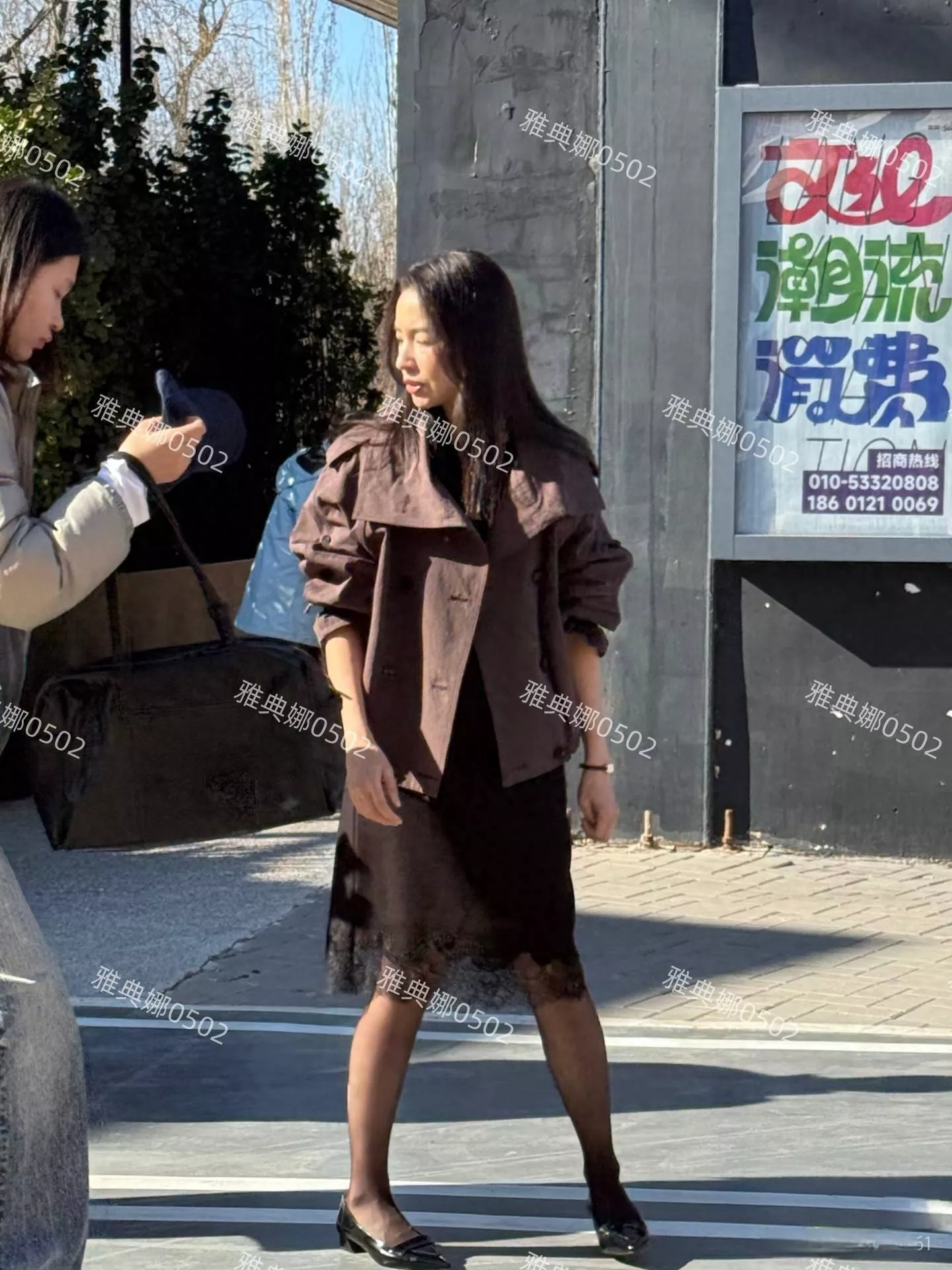 北京郎园偶遇董洁，没想到她本人居然这么矮