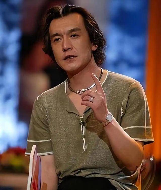 张雪峰和李咏:两种葬礼,两种人生 张雪峰和李咏:两种葬礼,两种人生