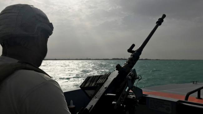 小国变大佬！他推动多国部队武装护航海峡