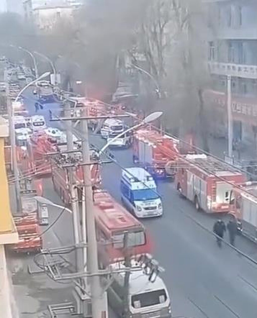 大陆黑龙江省牡丹江市海林市海林镇一处建筑发生部分坍塌,有9人被困,目前正救援中。... 大陆黑龙江省牡丹江市海林市海林镇一处建筑发生部分坍塌,有9人被困,目前正救援中。...