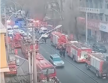 黑龙江三层楼房凌晨突然坍塌 多人被埋 黑龙江三层楼房凌晨突然坍塌 多人被埋