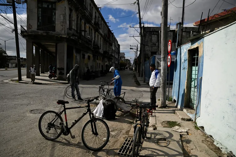 川普突然不挡了！俄油轮直奔古巴