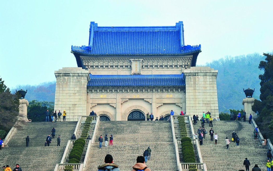 今年是孙中山先生逝世160周年,外界推测国民党主席郑丽文率团赴陆行程中,谒南京中... 今年是孙中山先生逝世160周年,外界推测国民党主席郑丽文率团赴陆行程中,谒南京中...