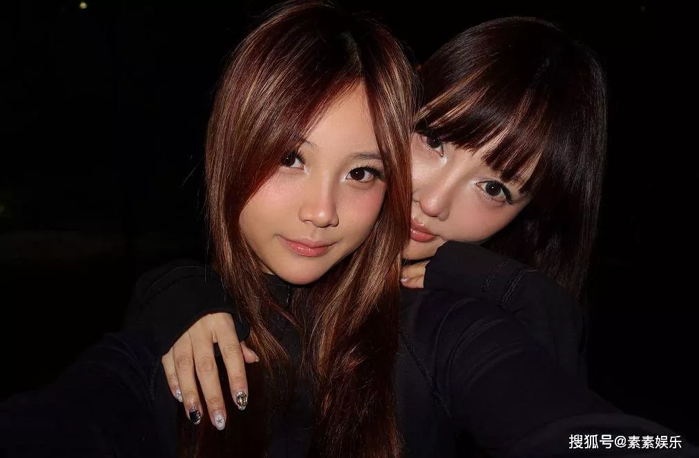 13岁甜馨长变样了,与妈妈合照宛如姐妹,变胖了不少