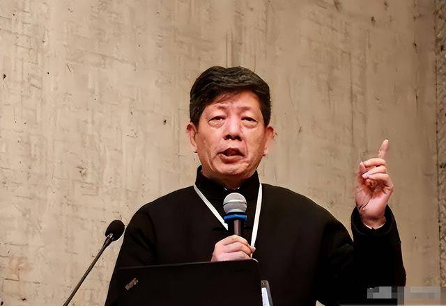 清华教授痛批：现在中国大多数人只是半个人