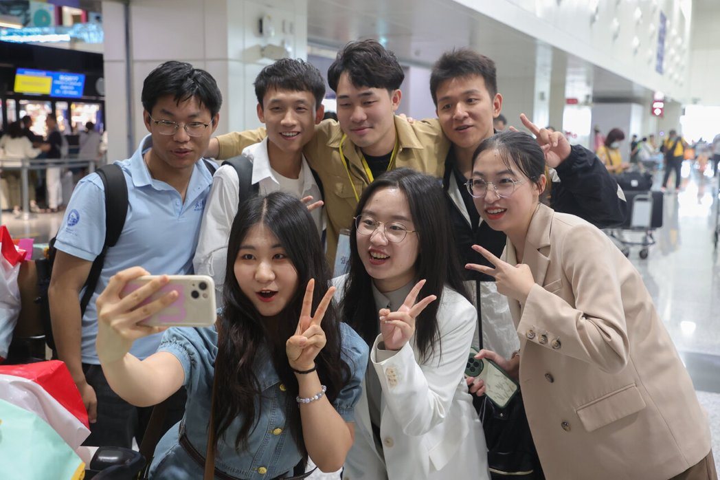 在大陆网上一度走红的「性商教母」周媛,遭官方责令停止营运后,传出换帐号重启直播、... 在大陆网上一度走红的「性商教母」周媛,遭官方责令停止营运后,传出换帐号重启直播、...