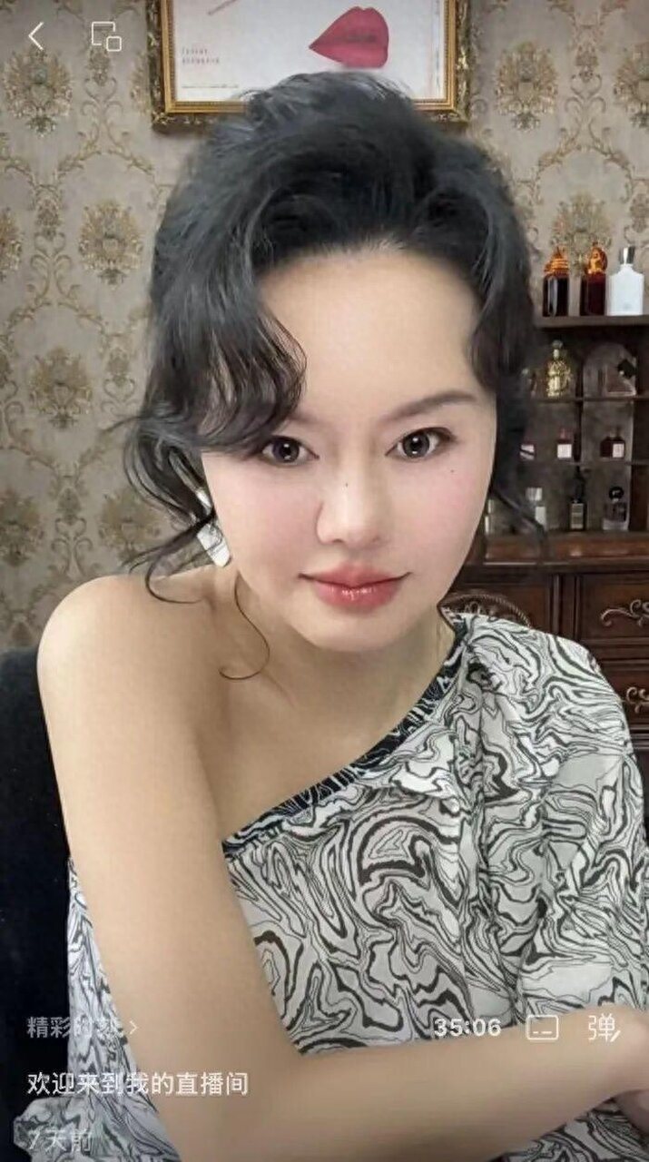 在大陆网上一度走红的「性商教母」周媛,遭官方责令停止营运后,传出换帐号重启直播、... 在大陆网上一度走红的「性商教母」周媛,遭官方责令停止营运后,传出换帐号重启直播、...