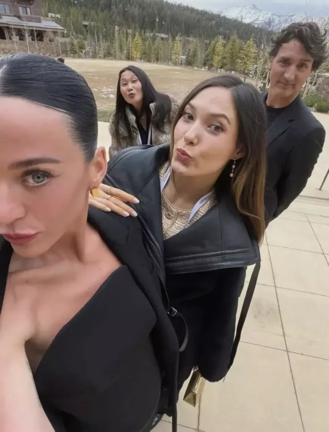 “跨宇宙”合照：水果姐+特鲁多+谷爱凌+谷燕同框