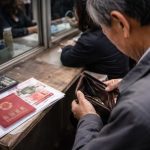 越来越多国人放弃  暴风雨终于来了