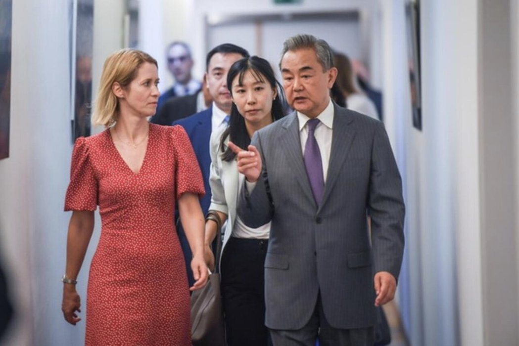 大陆外交部长王毅与欧盟外交与安全政策高级代表卡拉斯(Kaja Kallas)昨4... 大陆外交部长王毅与欧盟外交与安全政策高级代表卡拉斯(Kaja Kallas)昨4...