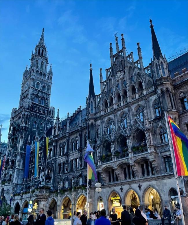 英国也贴中文标语?中国游客被全球各种嫌弃 英国也贴中文标语?中国游客被全球各种嫌弃