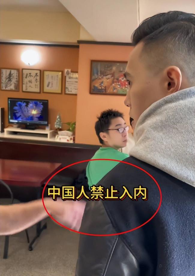 英国也贴中文标语?中国游客被全球各种嫌弃 英国也贴中文标语?中国游客被全球各种嫌弃