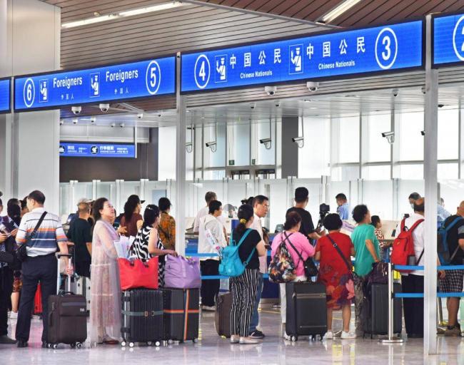 英国也贴中文标语?中国游客被全球各种嫌弃 英国也贴中文标语?中国游客被全球各种嫌弃